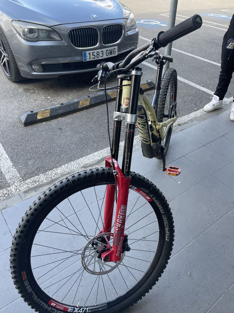 Commencal Supreme DH 4.3 Team Bike