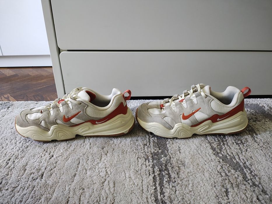 Vând Sneakers nike Tech Hera