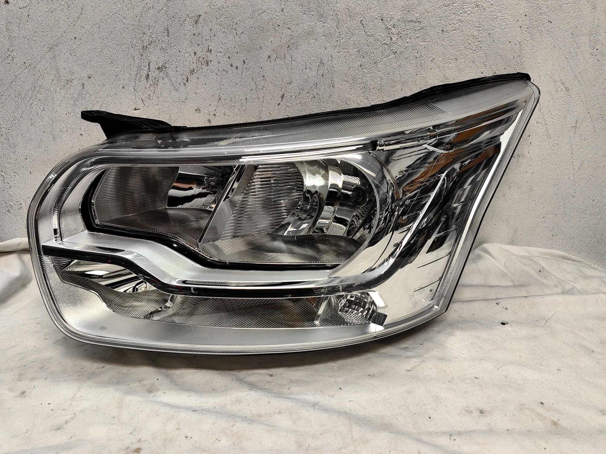 Оригинален фар Форд Транзит  Ford Transit Led