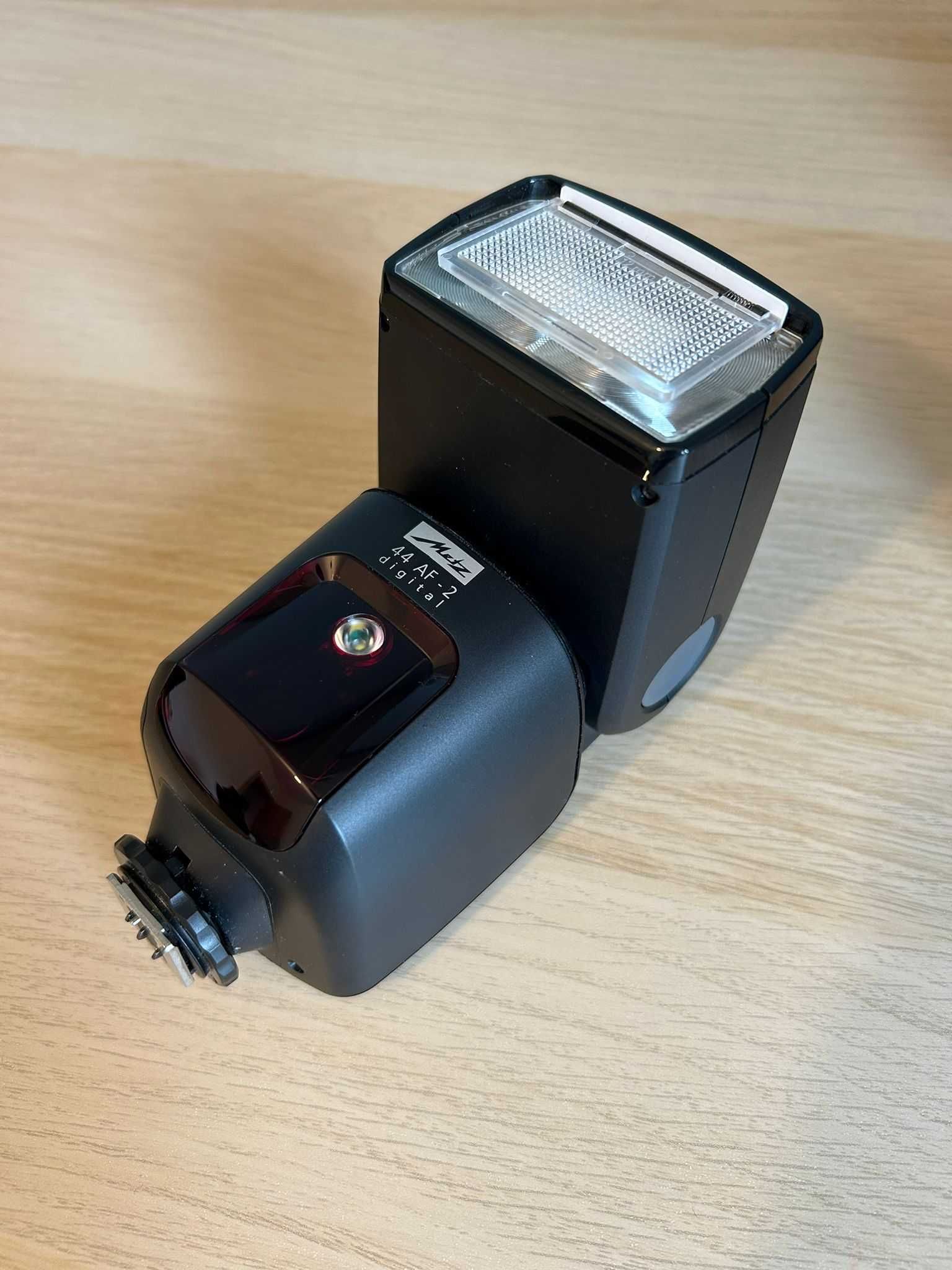 Kit DSLR Nikon D7100 (9k cadre), 2 obiective, blit si accesorii