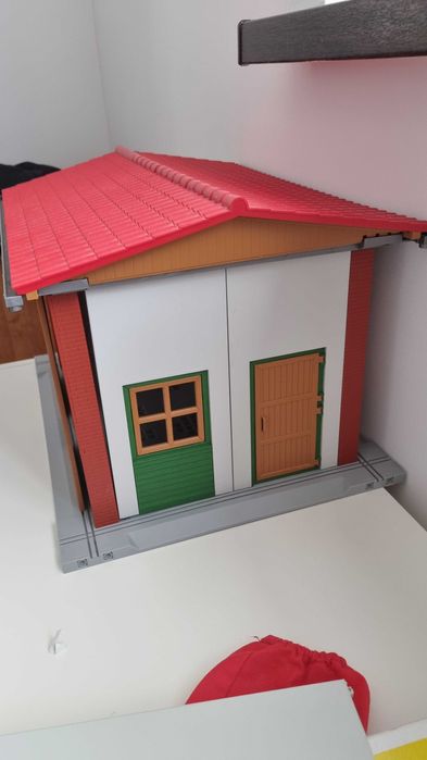 Домик гараж игрушечный