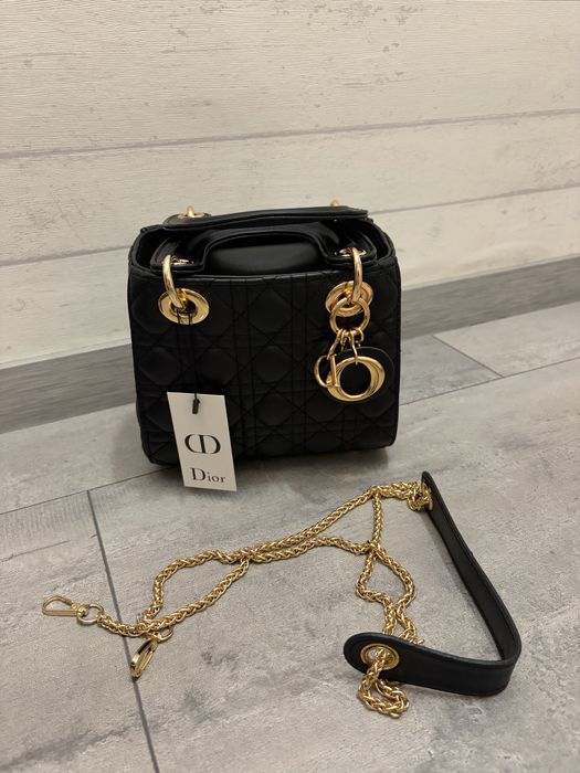 Малка черна чанта Dior стил (твърд модел със златни елементи)