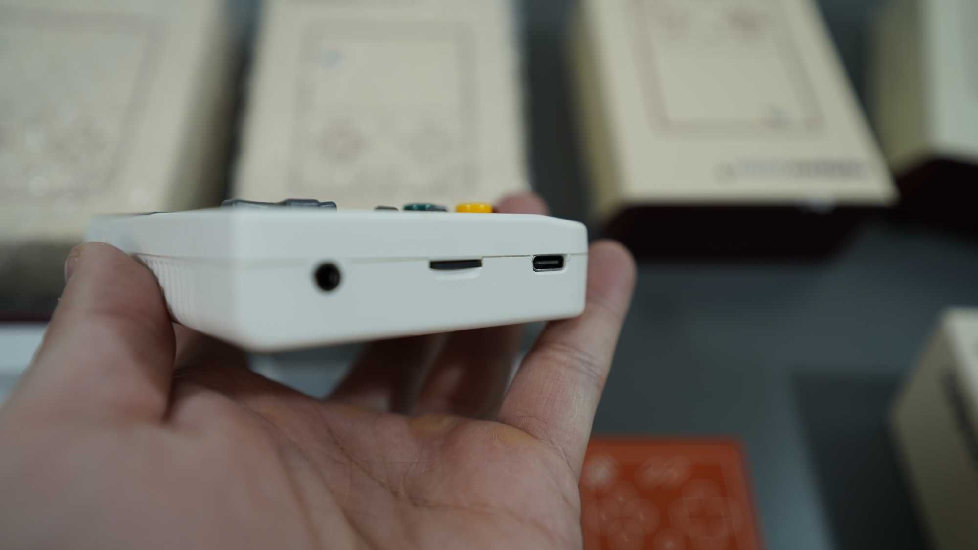Miyoo Mini Plus - 128GB ; 8500 игри PSX, Sega, Nintendo, Game Boy