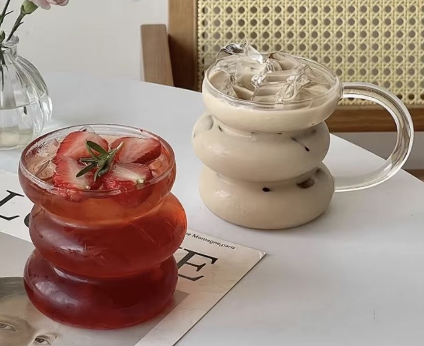 стильные стеклянные стаканы