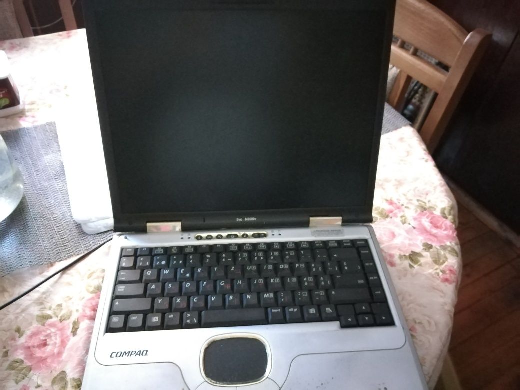 лаптоп Compaq 2010