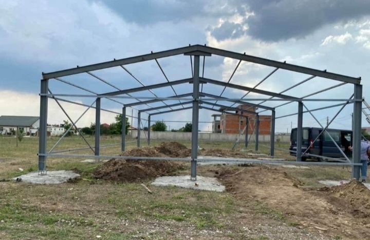 Vand hale metalice si ferme metalice