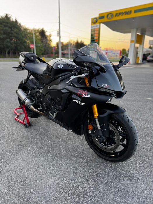 Yamaha r 1  supersport foarte agresiva