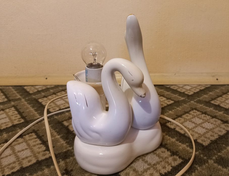 винтидж, ретро порцеланова лампа - лебеди