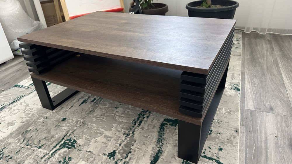 Masă de cafea maro cu negru – design deosebit