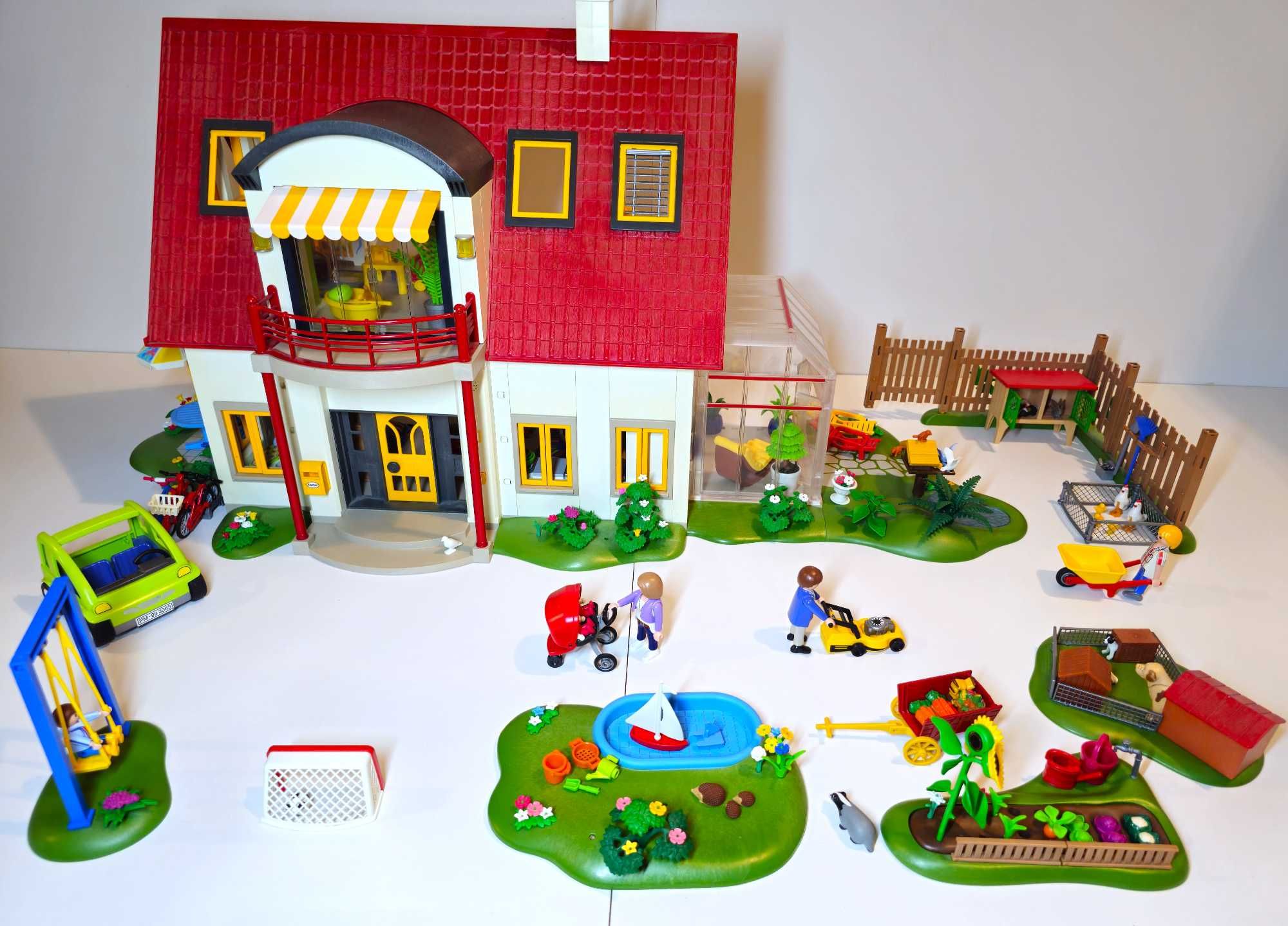 Playmobil - Къща с обзавеждане, болница , полиция и още много сетове.
