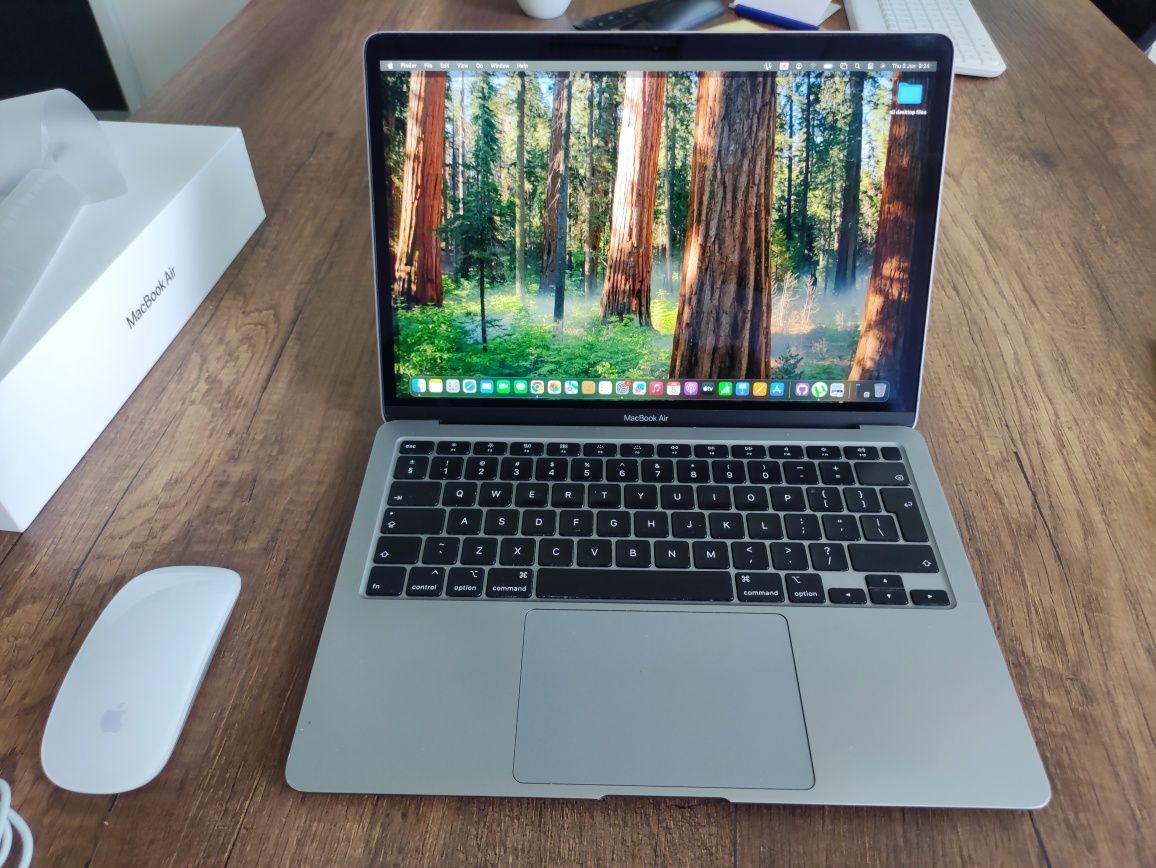 Apple MacBook Air i5 (2020) Retina 256GB 8GB RAM + Apple Magic Mouse 2