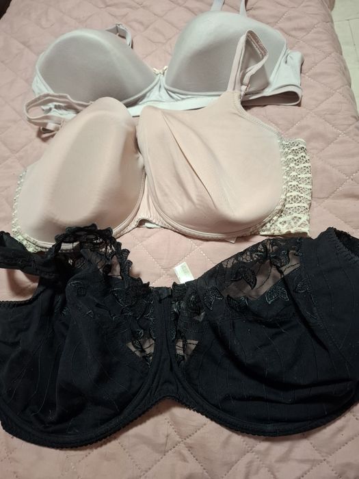 Продавам сутиени 105е,105ф
