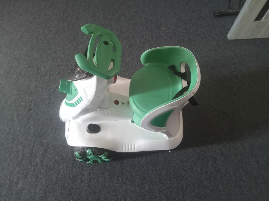 bolalar moshinasi sotiladi