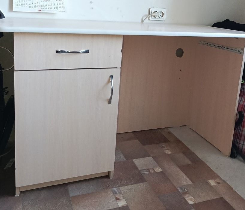 Продается компьютерный стол