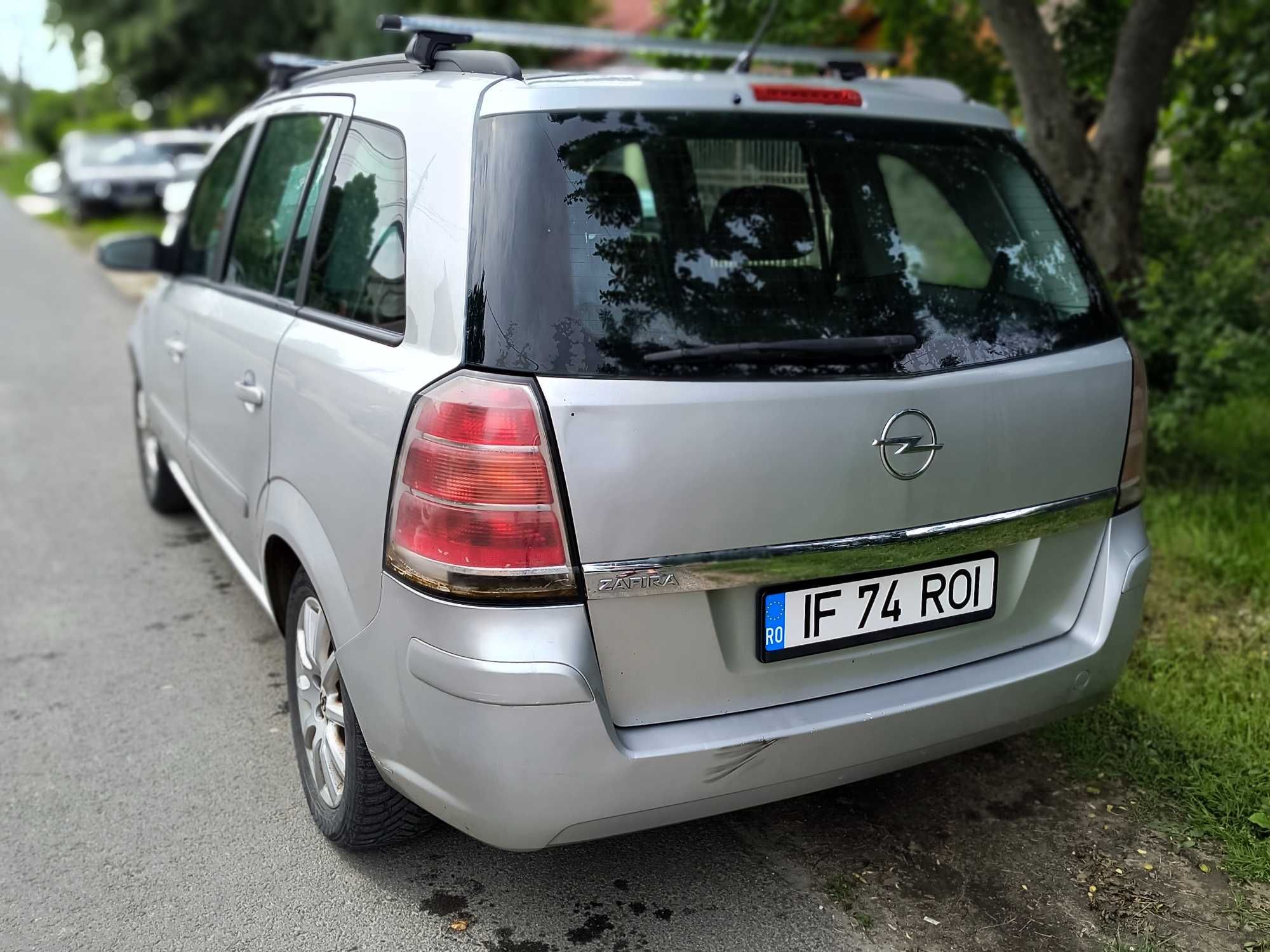 Vând Opel Zafira B