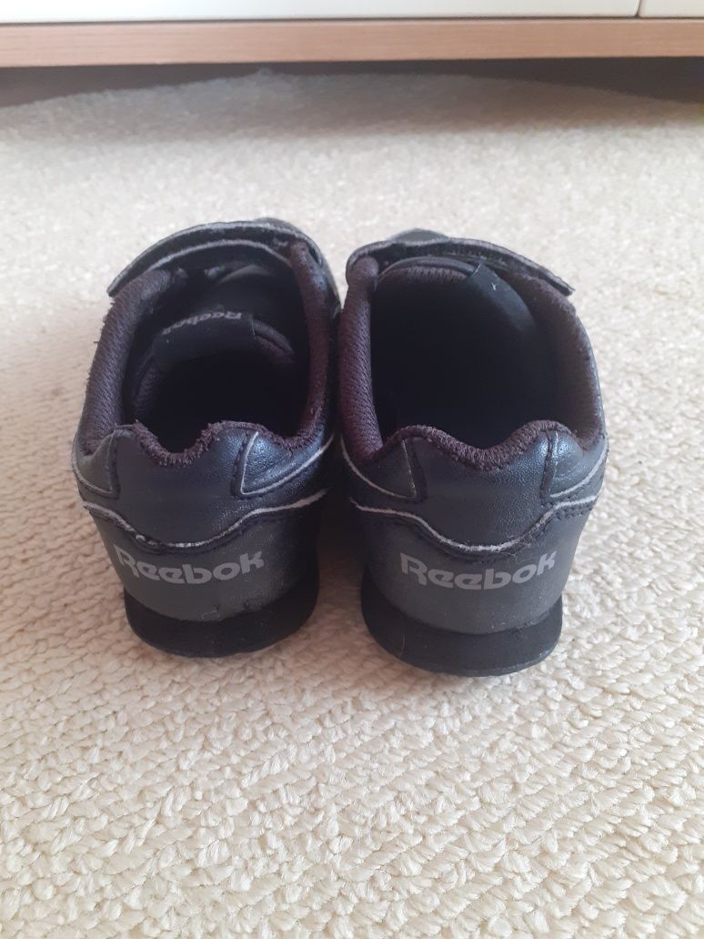 Reebok маратонки номер 27