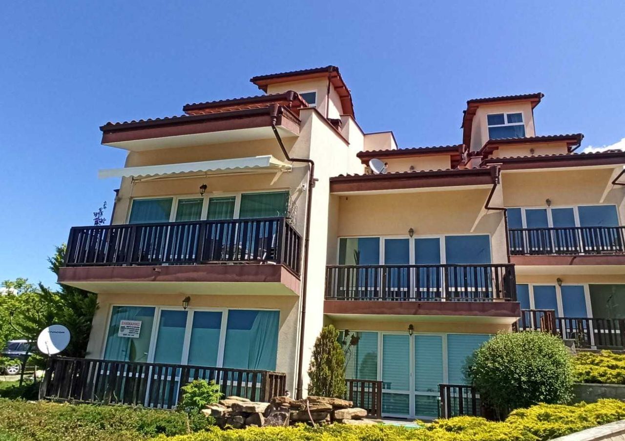 Продава се Двустаен апартамент в с. Кошарица, Област Бургас - 82 кв.м за 853 €/кв.м - Снимка #2