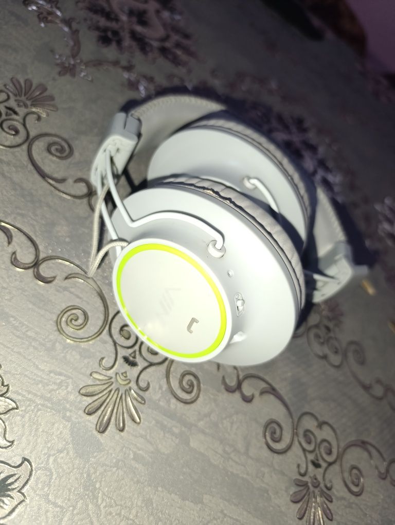 Katta bluetoothlik naushnik (Quloqchin)