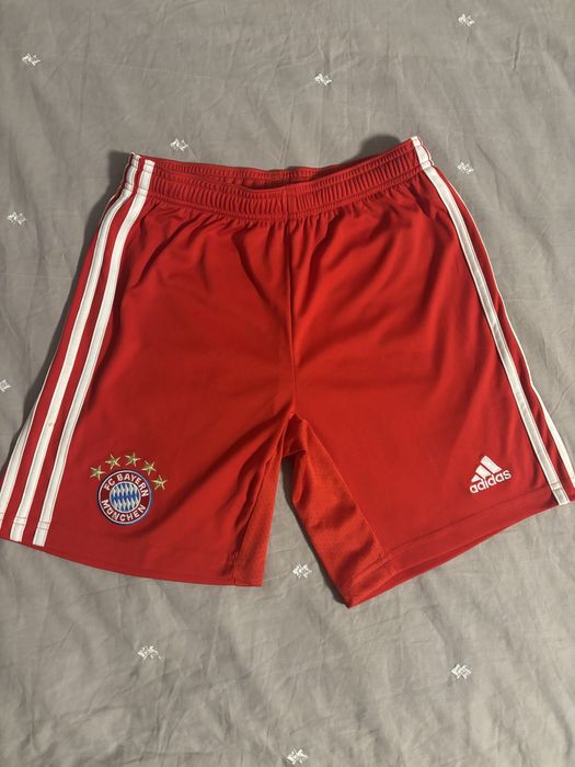 Детски къси панталонки на FC Bayern München