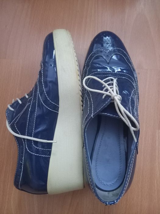 Pantofi din lac de piele 37