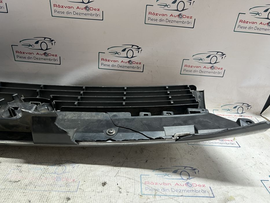 grila bara fata dacia duster 2017