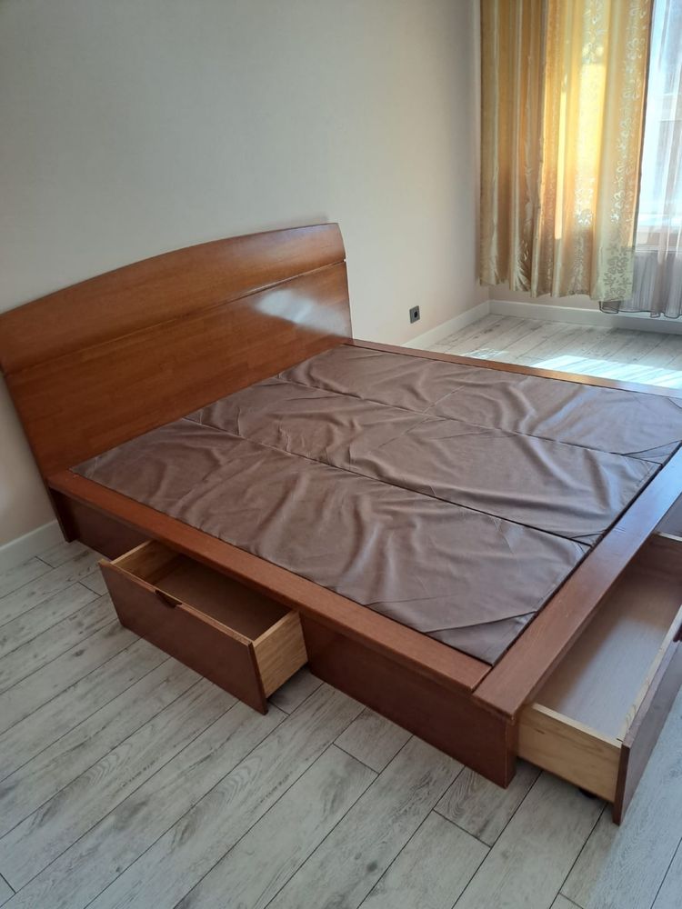 Кровать с матрасом новый