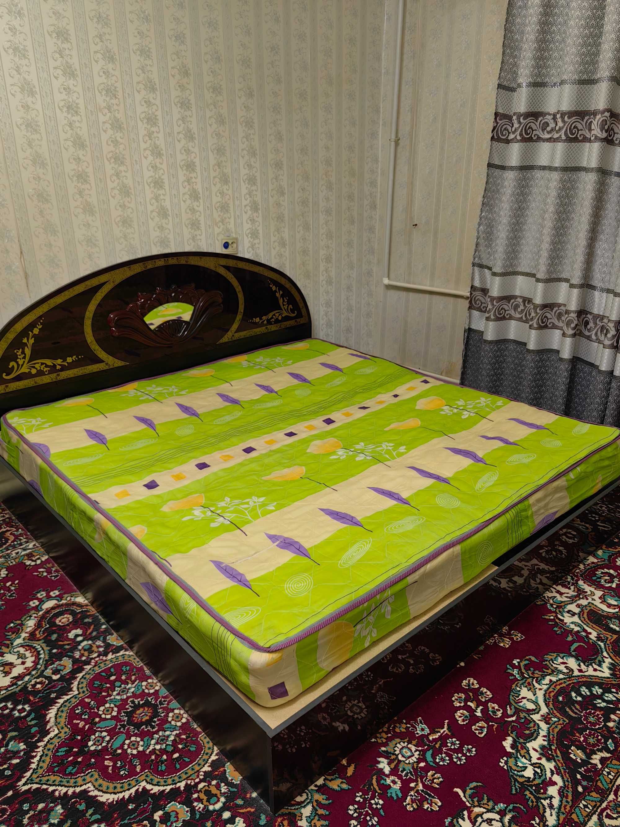 Двуспальная кровать