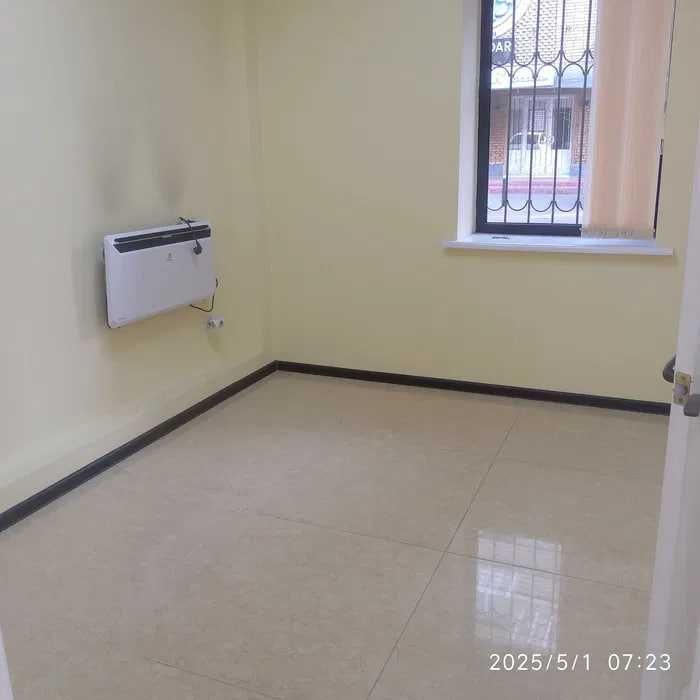 Сдаётся офис 95 м² на пл. Хамид Алимджан — бизнес-центр, 1-й этаж!
