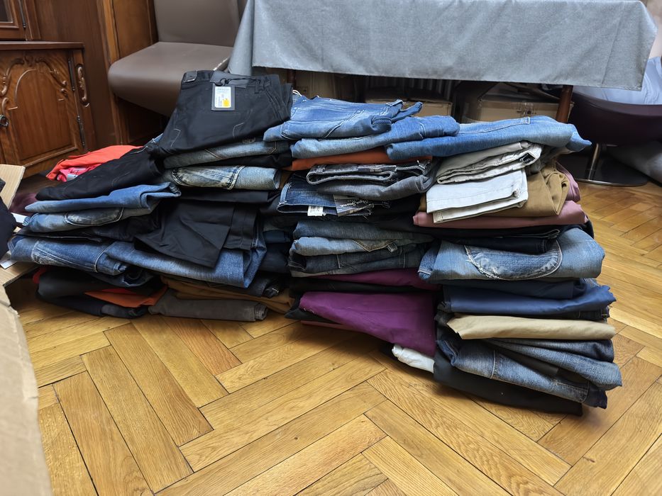 Stoc haine iarna noi cu eticheta (blugi,sacouri,pulovere)