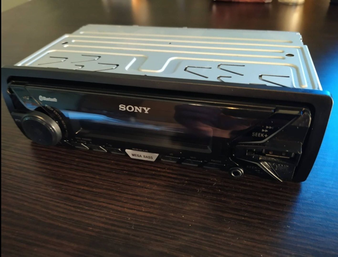 Sony Explode radio auto cu bluetooth și usb