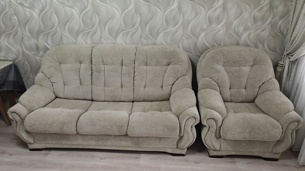 Продается диван с креслами