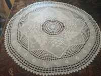 Ръчно плетено кръгло каре за маса