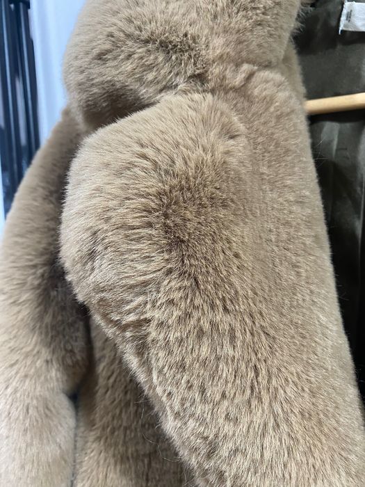 Мъхесто палто Mango от изкуствена кожа с косъм в бежово