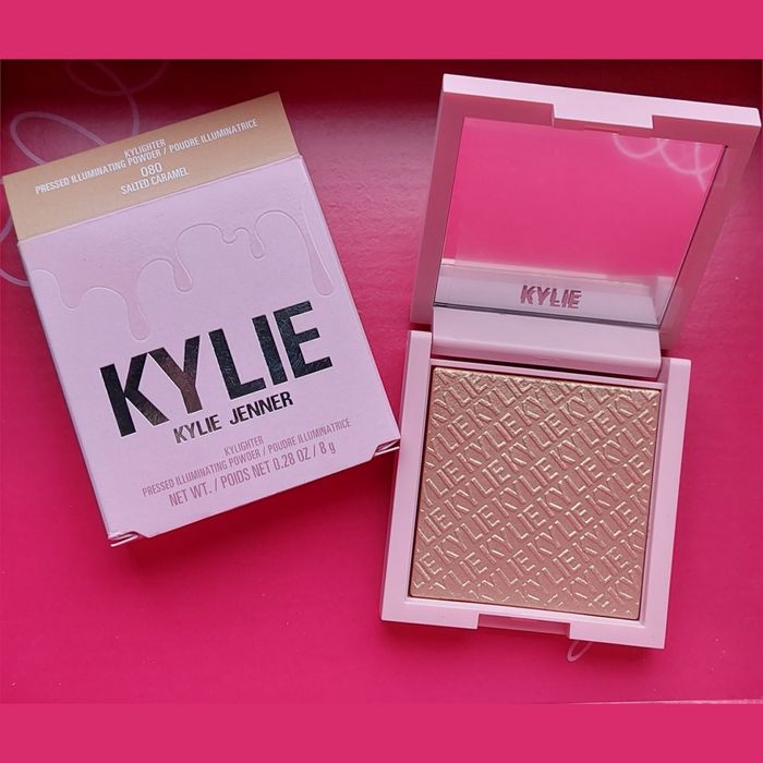 Kylie Jenner highlighter