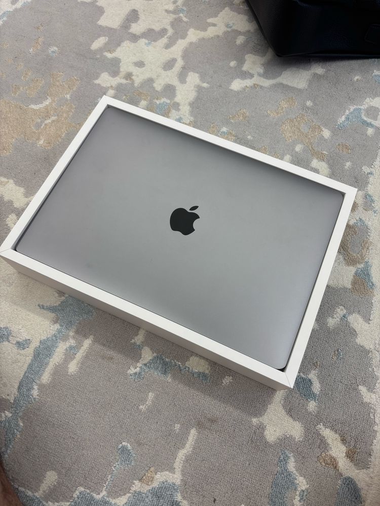 MacBook Pro 13, 256 GB, Макбук про
