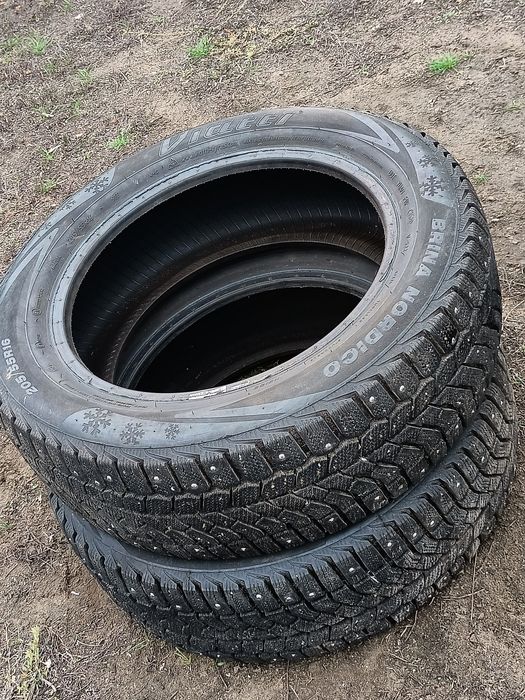 Зимние шипы/Шины в отличном состояние