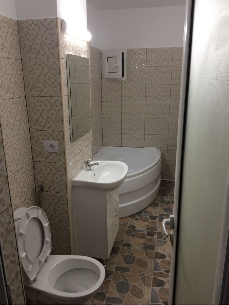 Închiriez apartament 2 camere