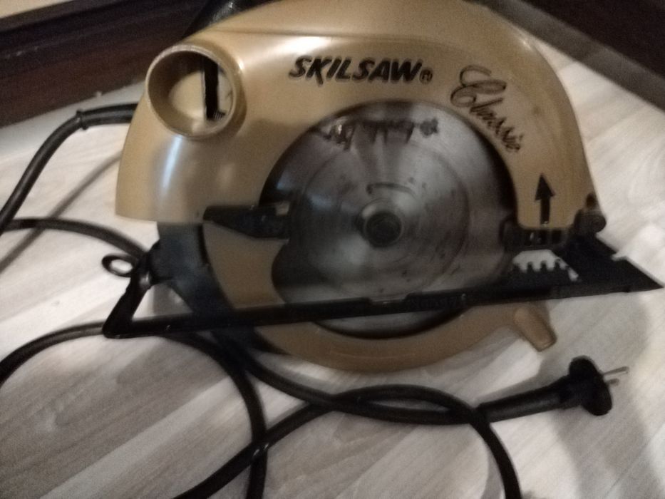 Ferăstrău circular Skil