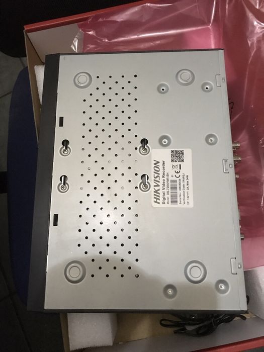 Sistem de supraveghere DVR Hikvision + 4 camere + hard disk 1 T