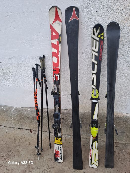 Vând schiuri Fisher Race 140 cm + bețe.Și Atomic 157 cm + bețe
