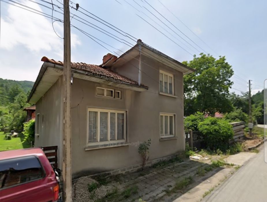 Имот с къща в с. Бели Осъм