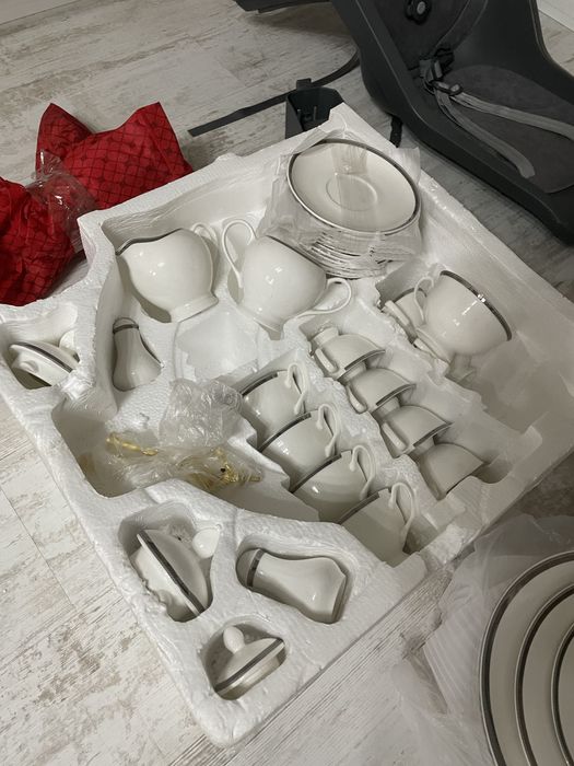 Сервиз на 12 персон, набор столовых приборов, набор поварешек