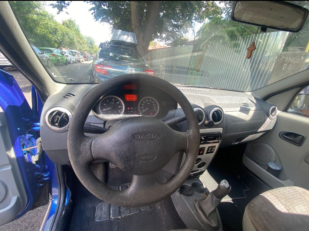 Vând Dacia Logan