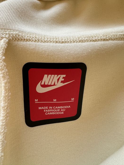 Nike Tech Fleece долнище M – кремаво, чисто ново, оригинал