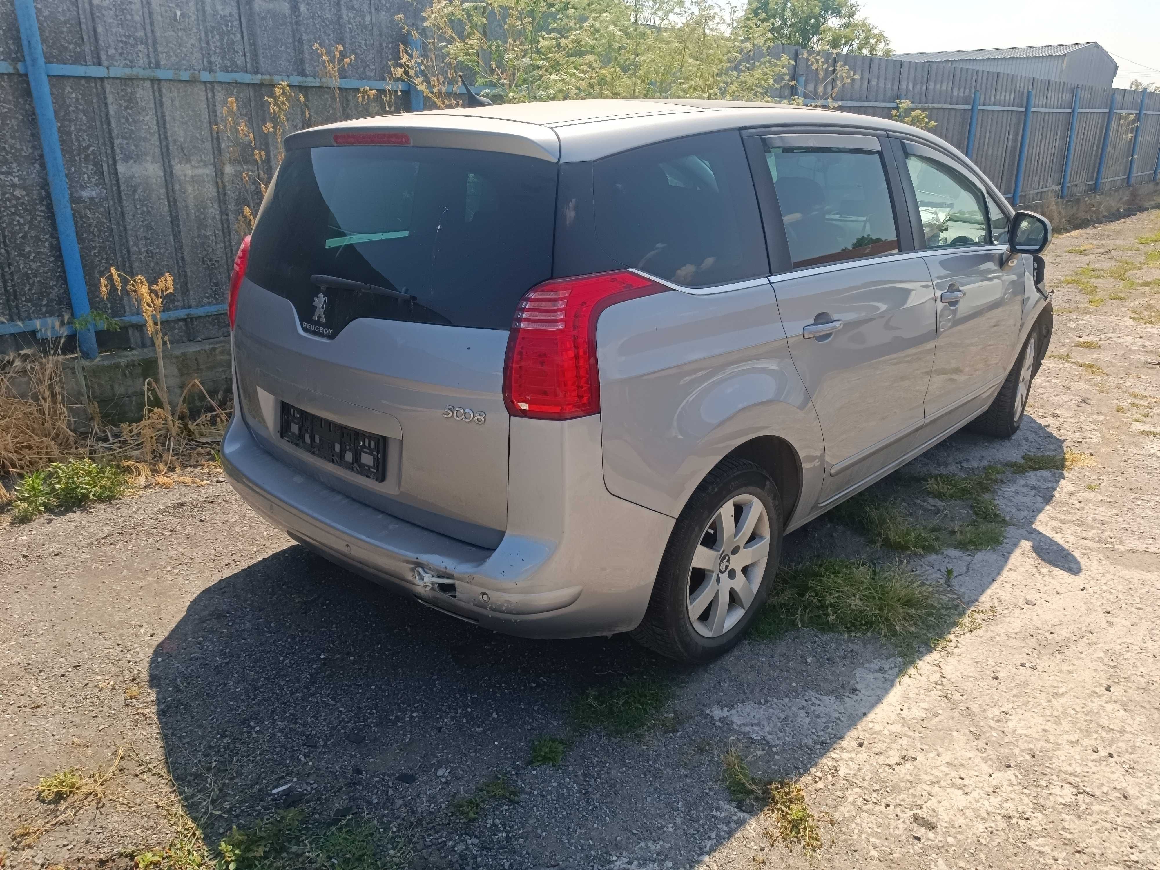 Peugeot 5008 1.6 HDI 2013 година