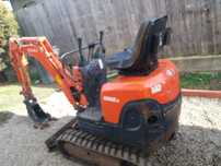 Execut lucrari cu miniexcavator si incarcator frontal spatii inguste