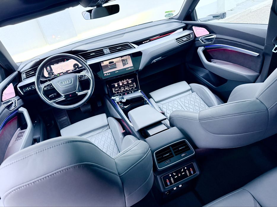 Audi Q8 E-tron,S line