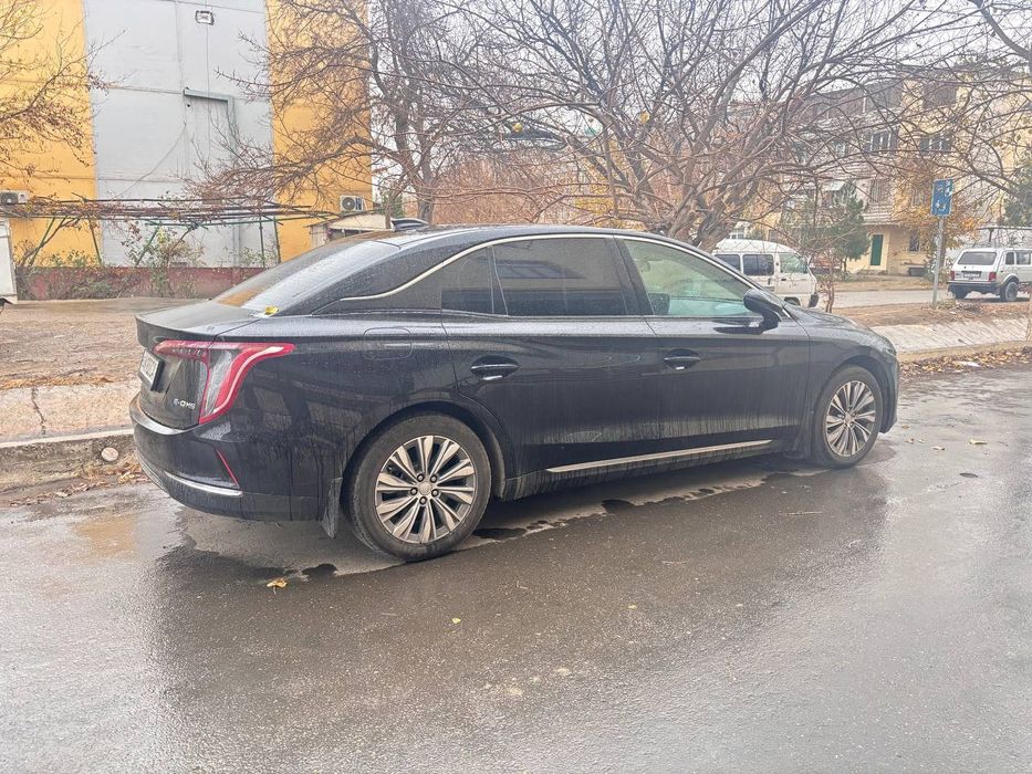 Honqi eqm5 sotiladi yili 2025 holati ideal 500kmlik 14000 yurg radnoy