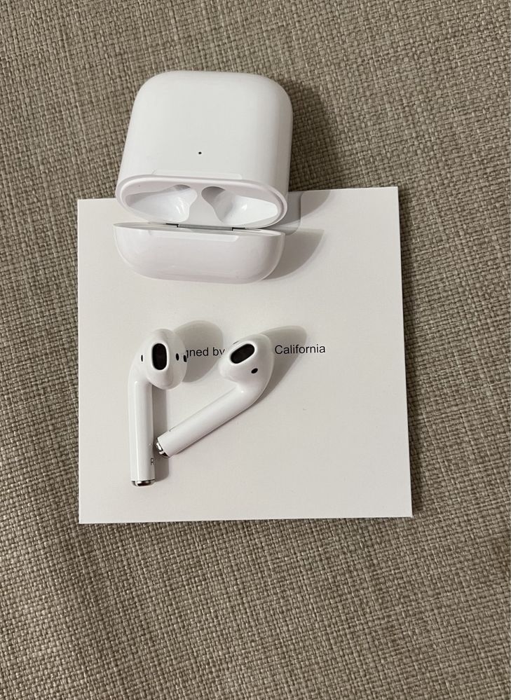 Vand Casti Apple AirPods 2, Carcasa cu incarcare wireless, White