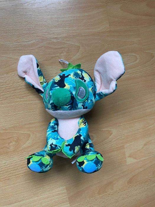 Plusuri diferite modele si culori